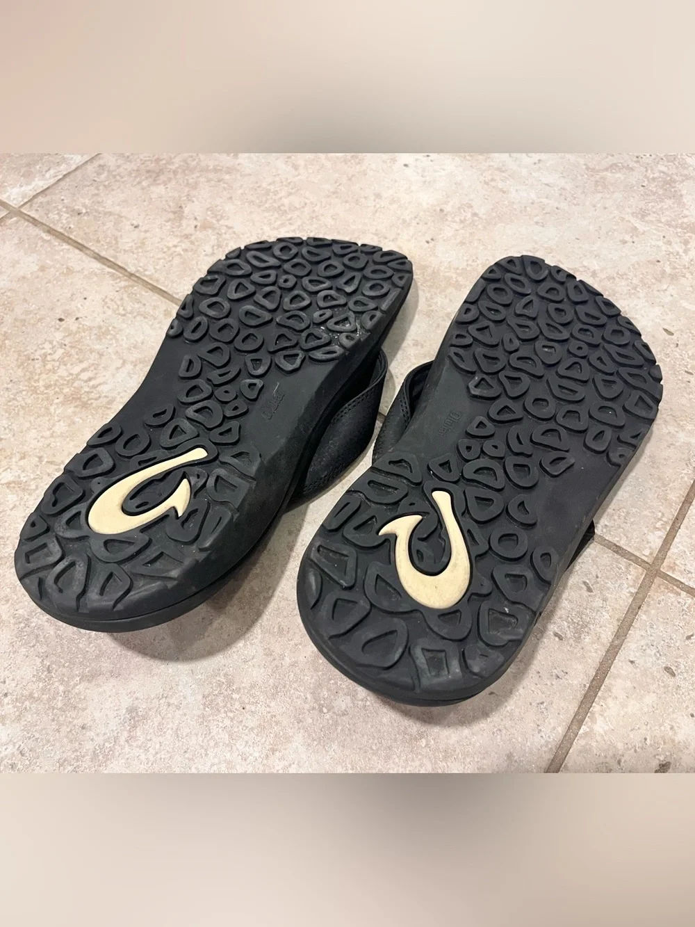 OLUKAI Ohana Men's Beach Sandals Black Size 13 EUC Flip Flops WOW